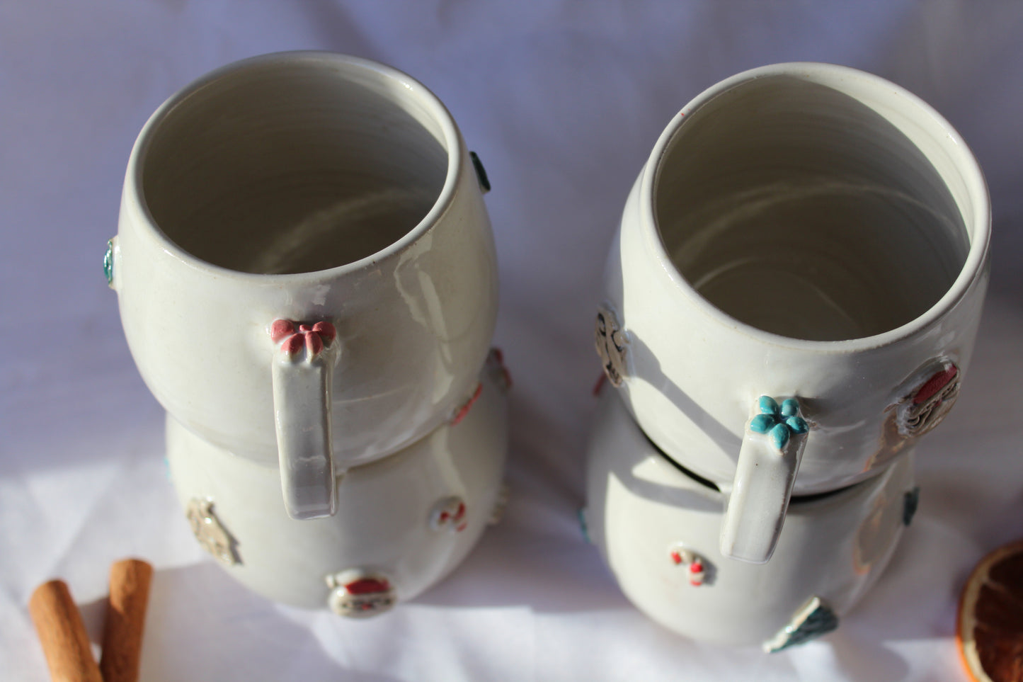 Weihnachtstasse mit Applikation am Henkel