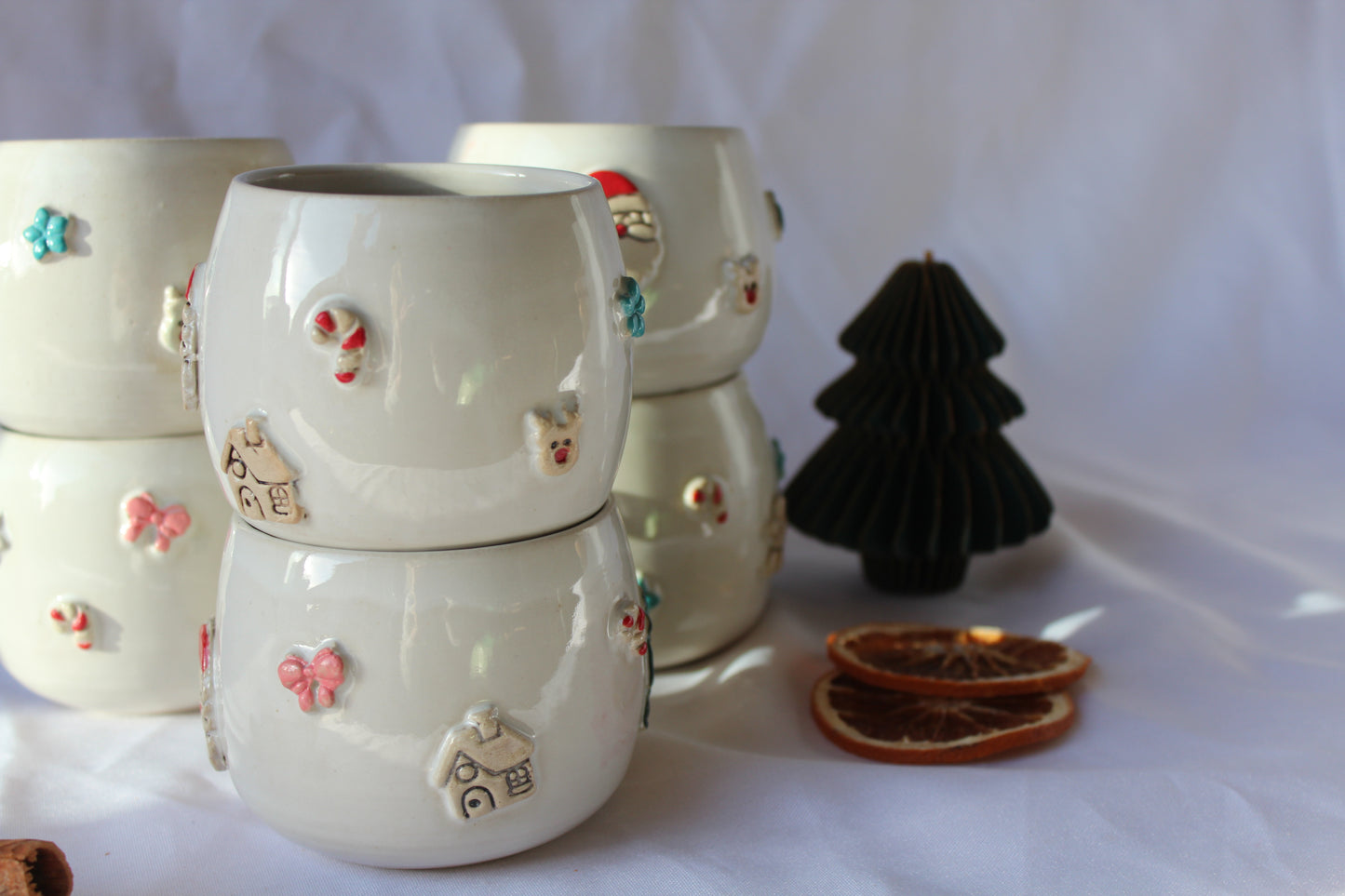 Weihnachtstasse mit Applikation am Henkel